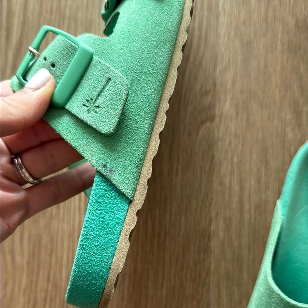 Women's Green Buckle Sandals - Picture 3 of 5